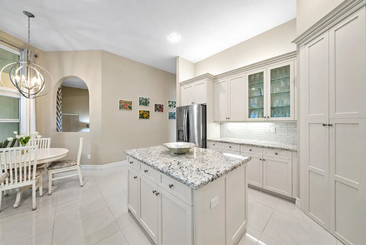 Residence photo 16