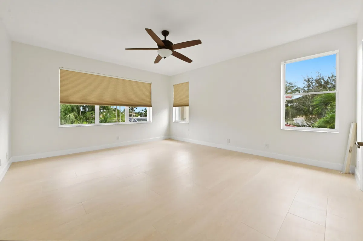  Residence photo 34