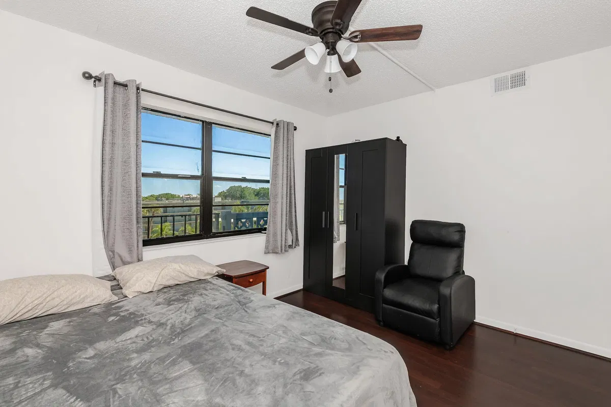  Unit 502 photo 25