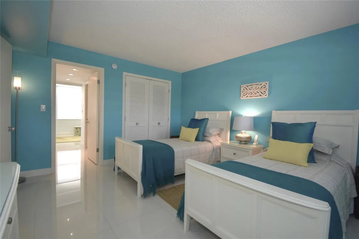 Unit 323 photo 19