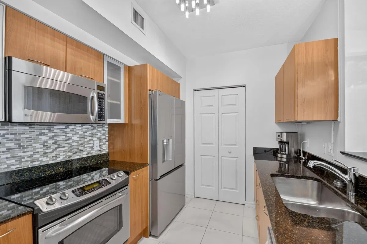 Boynton Beach Club Unit 1403 photo 7