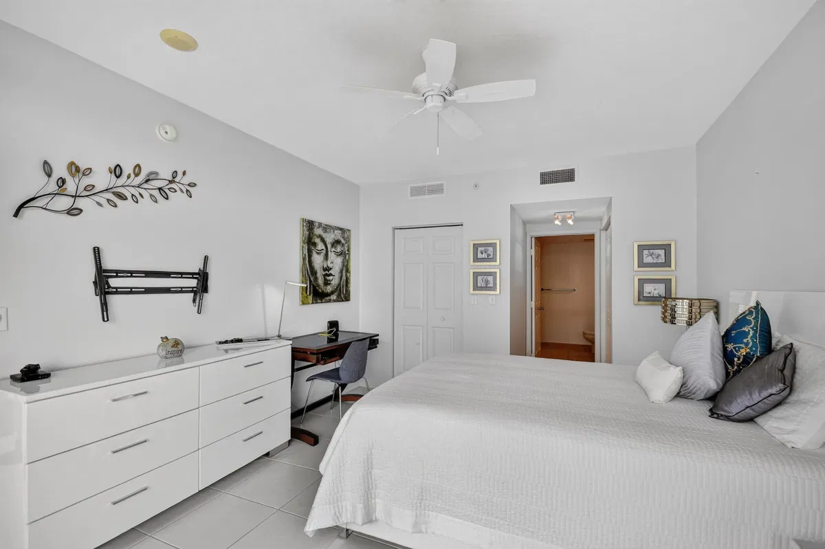 Boynton Beach Club Unit 1403 photo 16