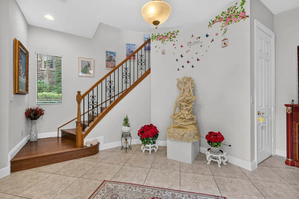 Residence photo 19