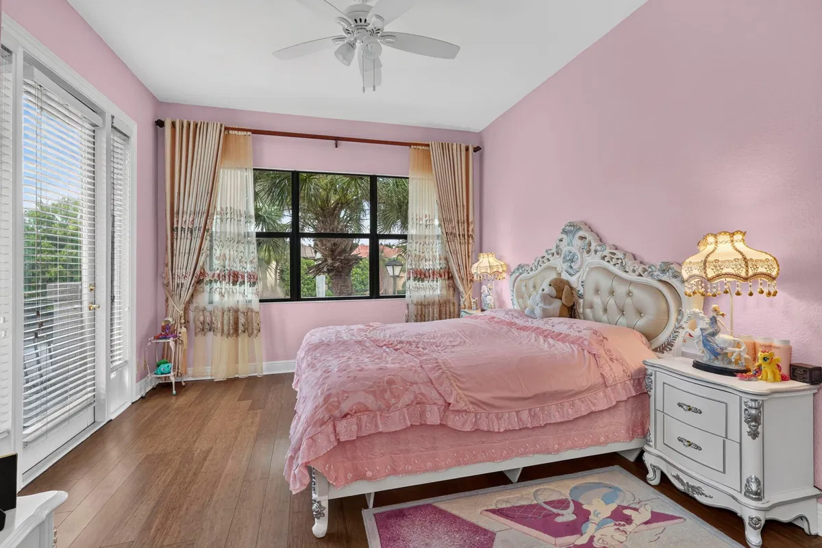 Residence photo 34