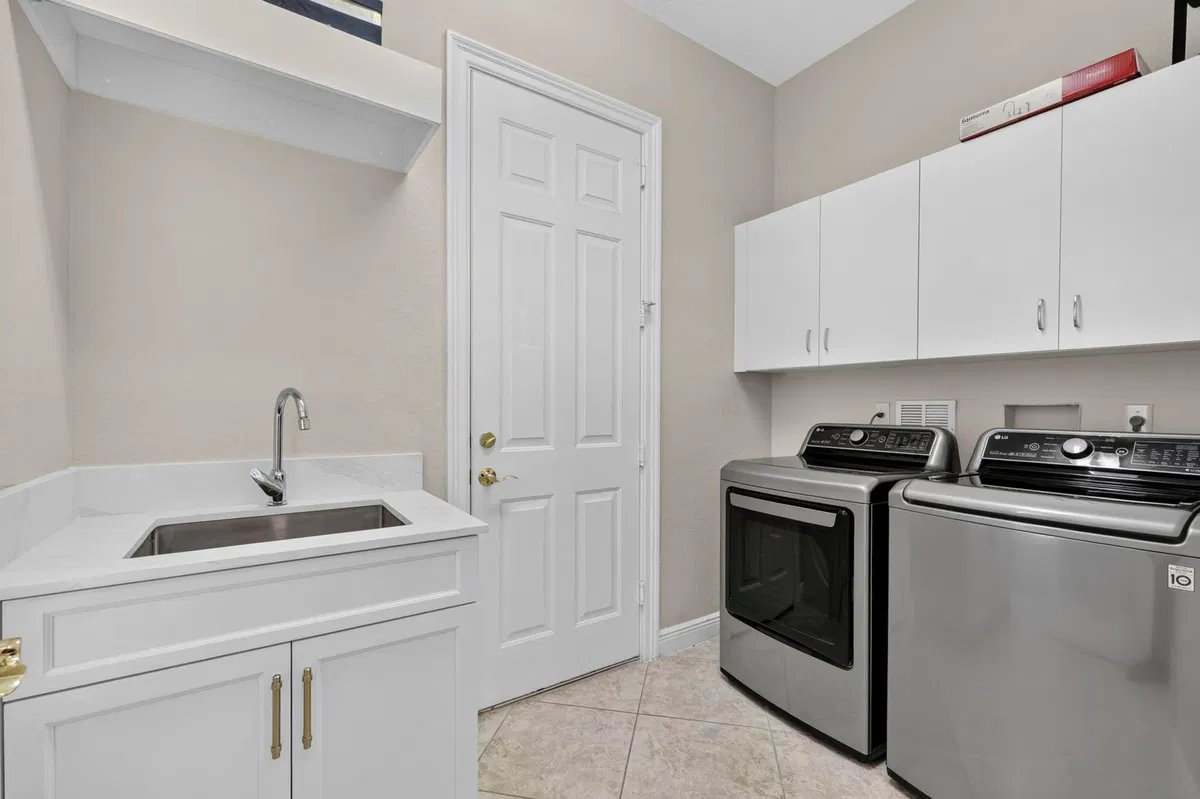 Residence photo 43
