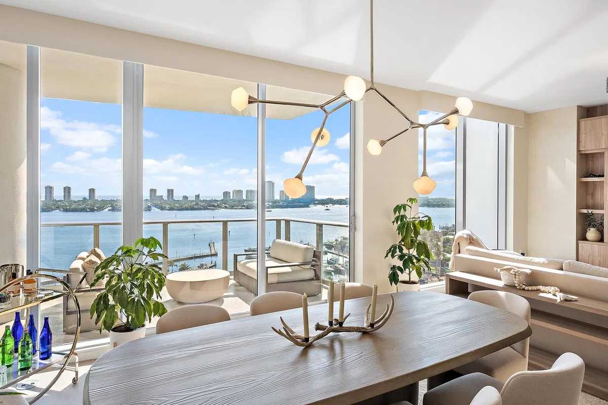 Nautilus 220 Unit 1402 photo 7
