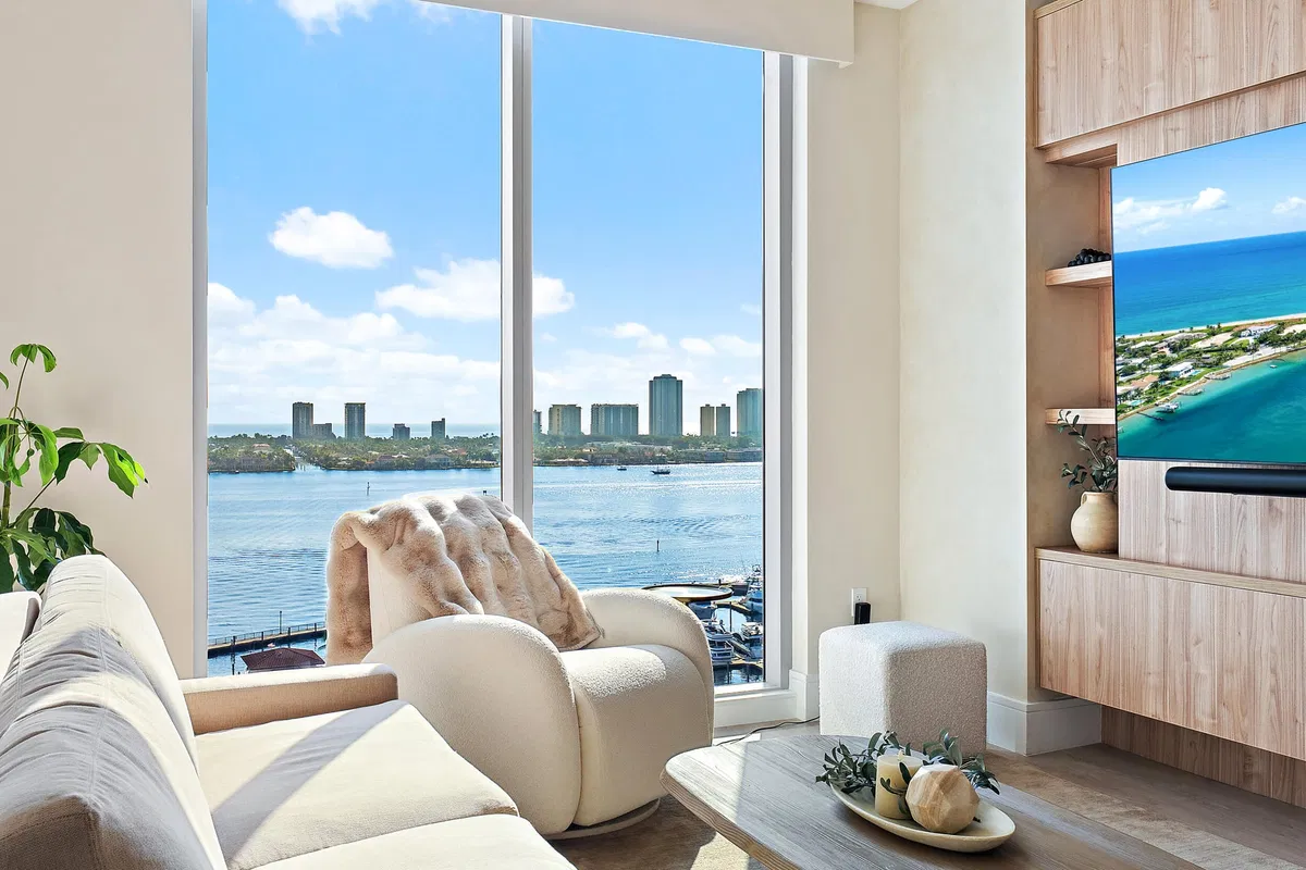 Nautilus 220 Unit 1402 photo 10