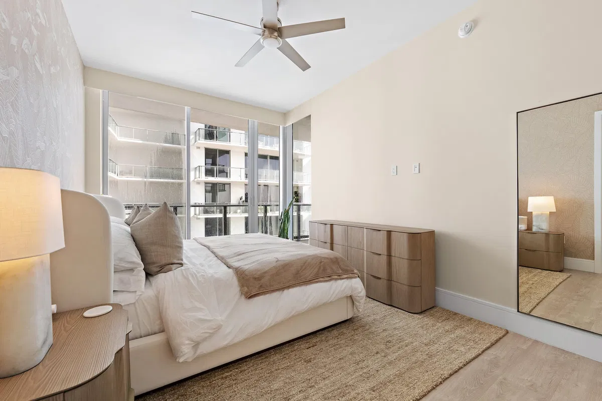 Nautilus 220 Unit 1402 photo 16