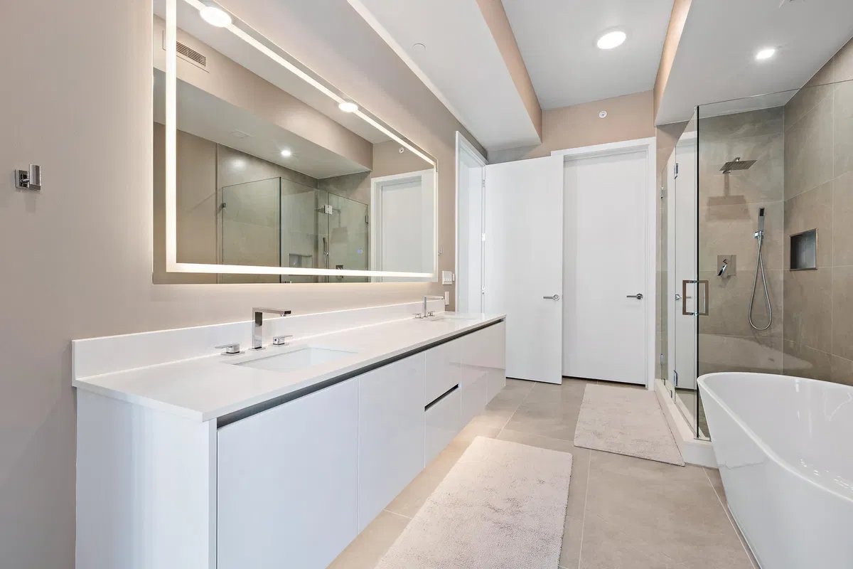 Nautilus 220 Unit 1402 photo 19