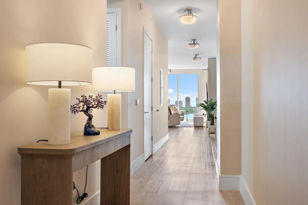 Nautilus 220 Unit 1402 photo 28