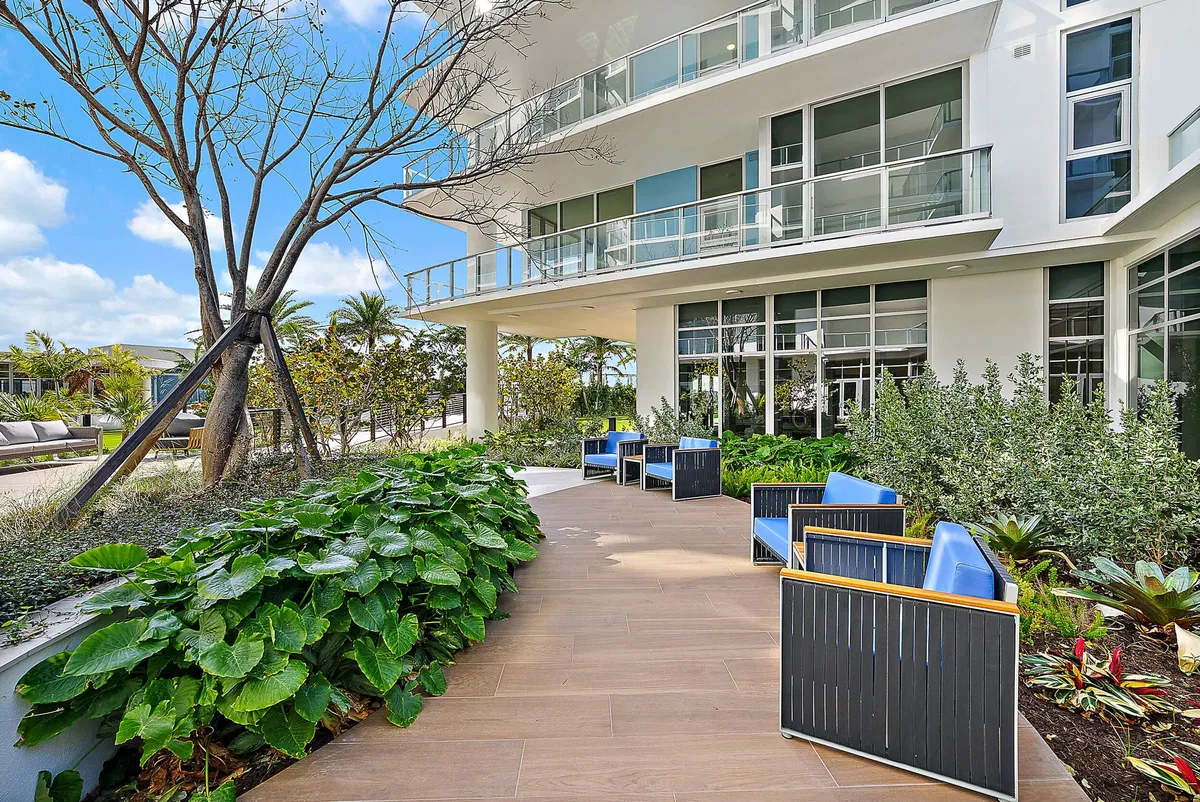 Nautilus 220 Unit 1402 photo 40