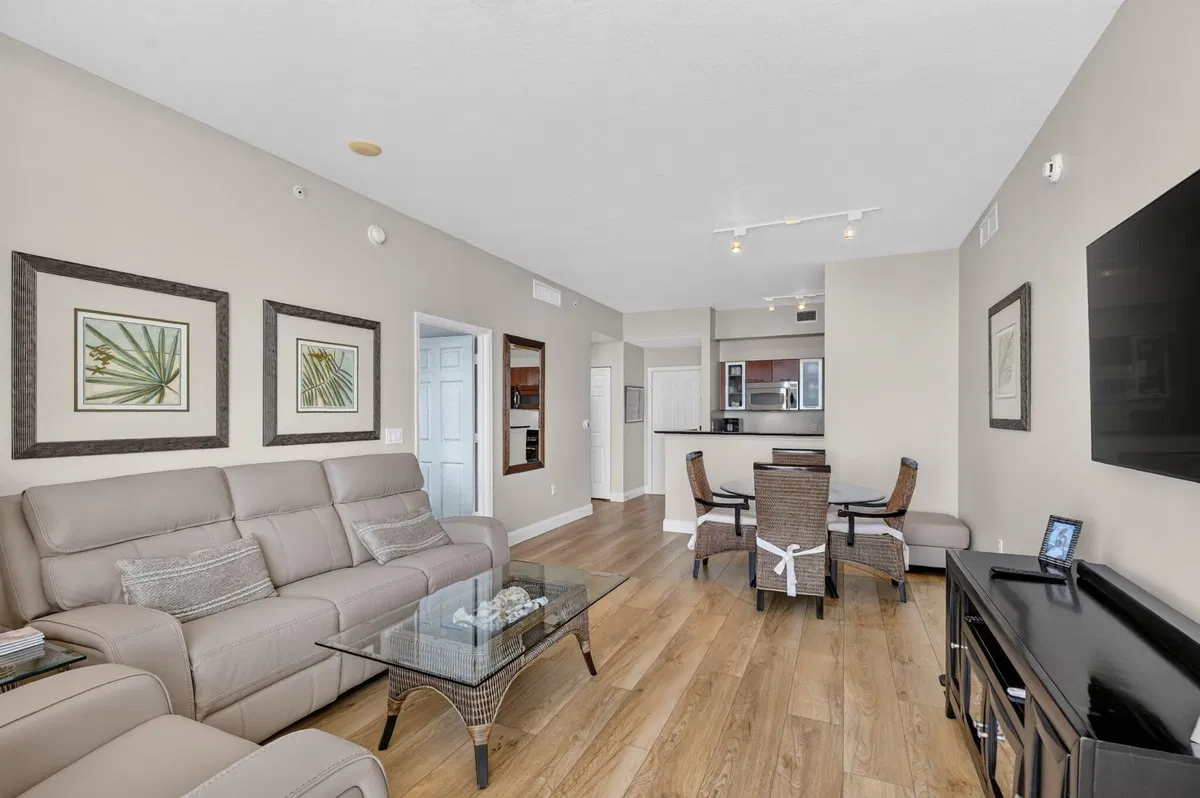 Unit 1604 photo 19