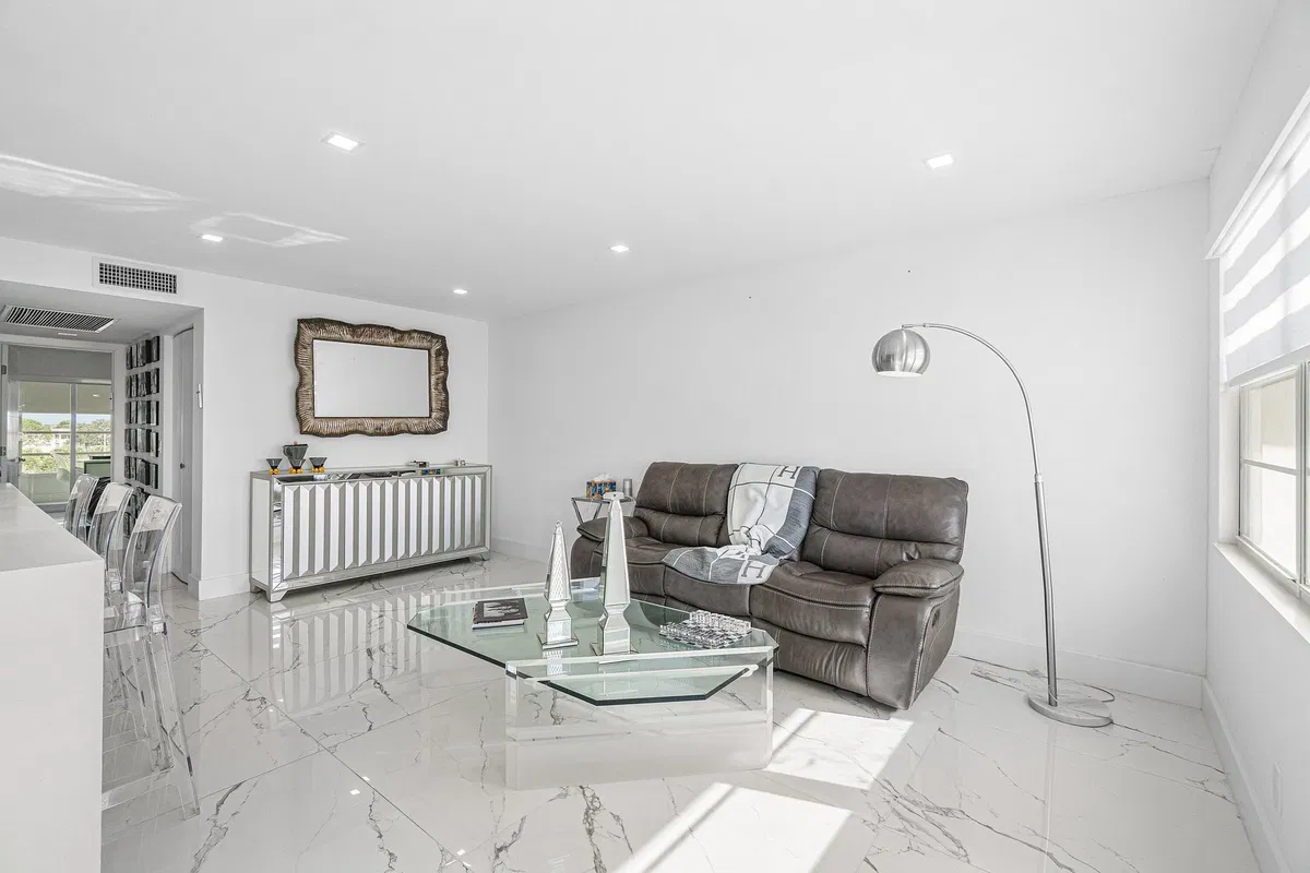 Residence photo 16