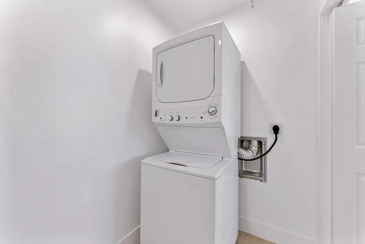 Unit D photo 25