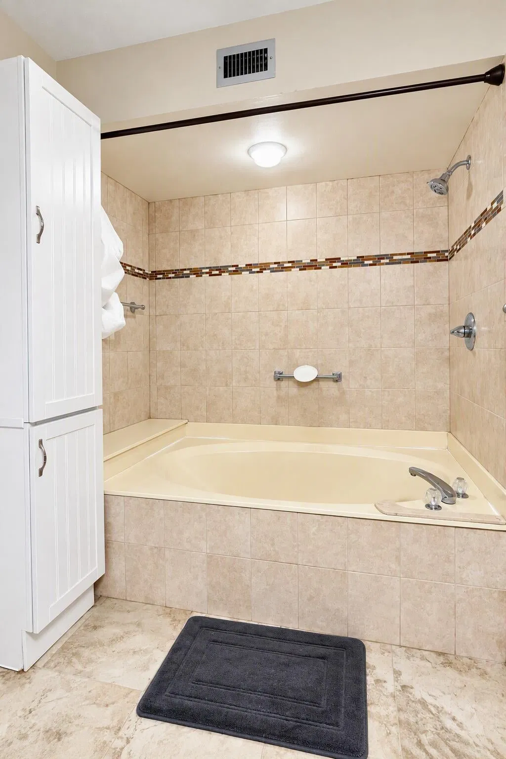 Unit 920 photo 10