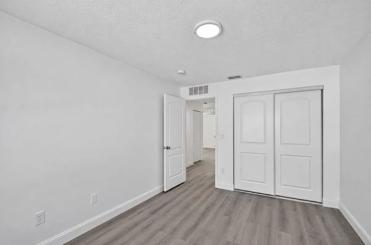  Residence photo 25