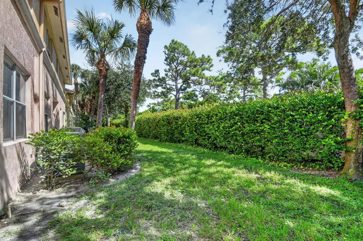 Residence photo 34