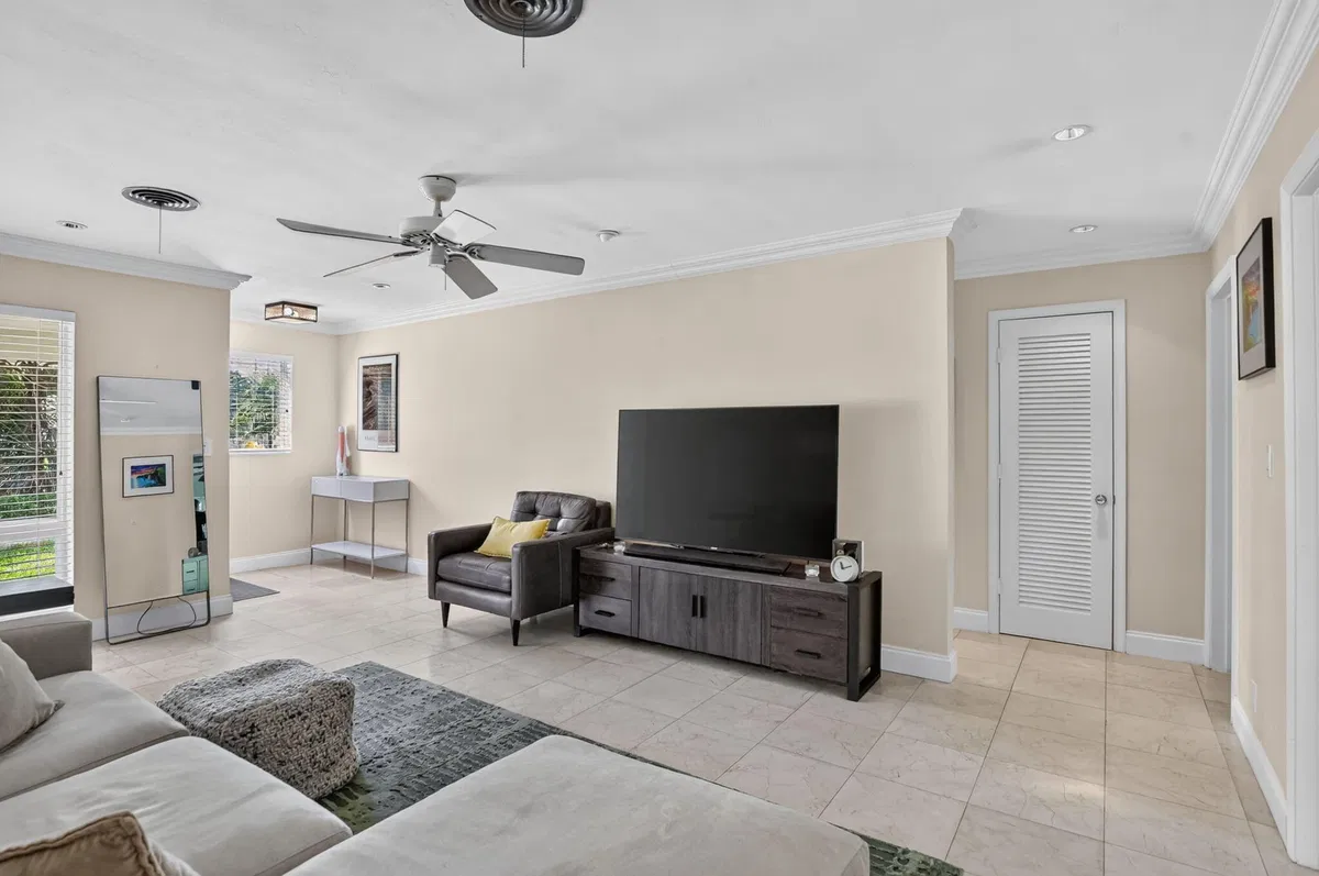 Residence photo 4