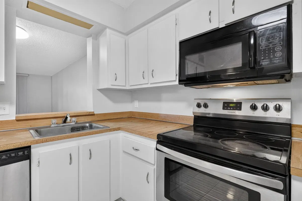 Unit 109 photo 10