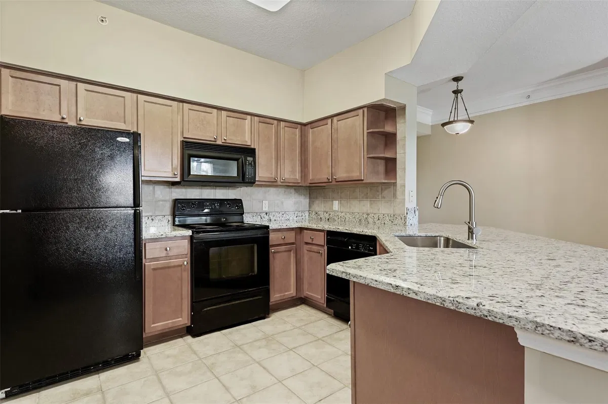  Unit 2104 photo 7