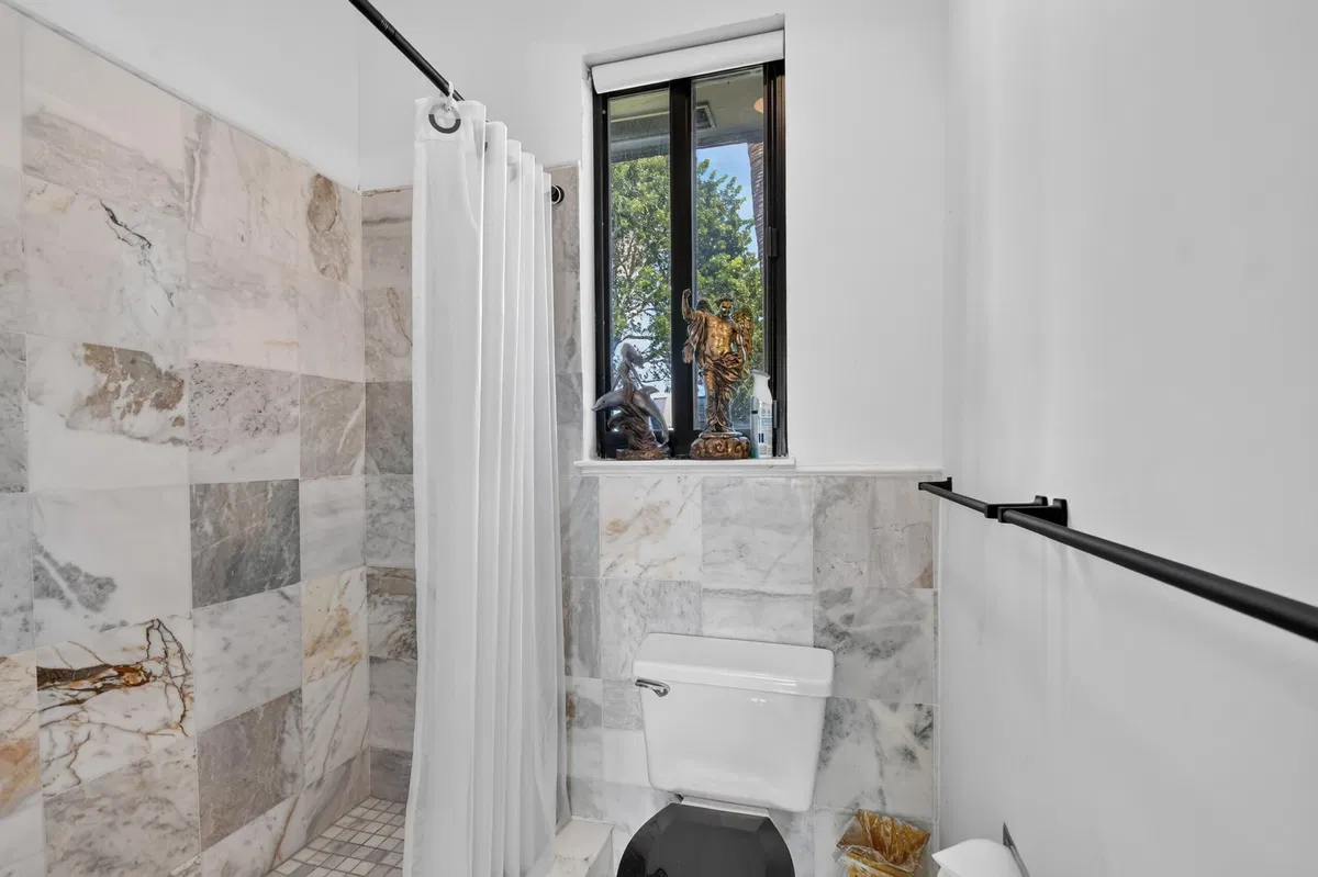  Residence photo 25