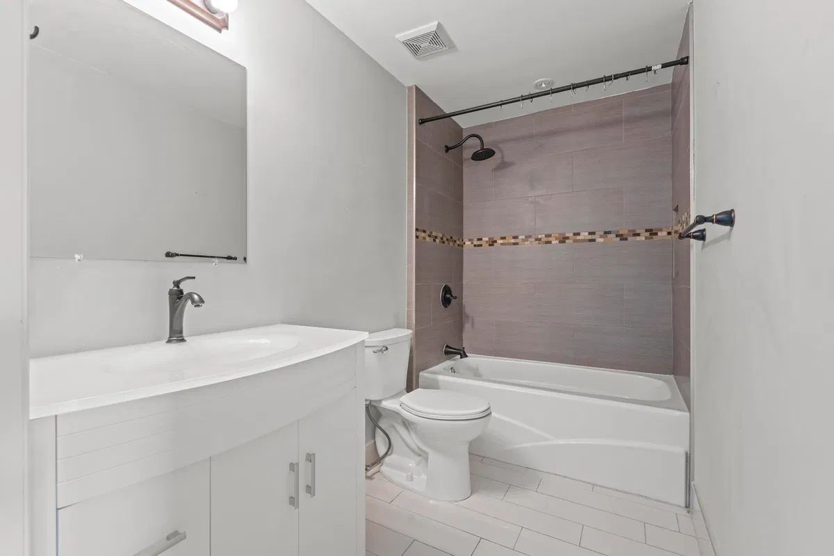 Unit 322 photo 10