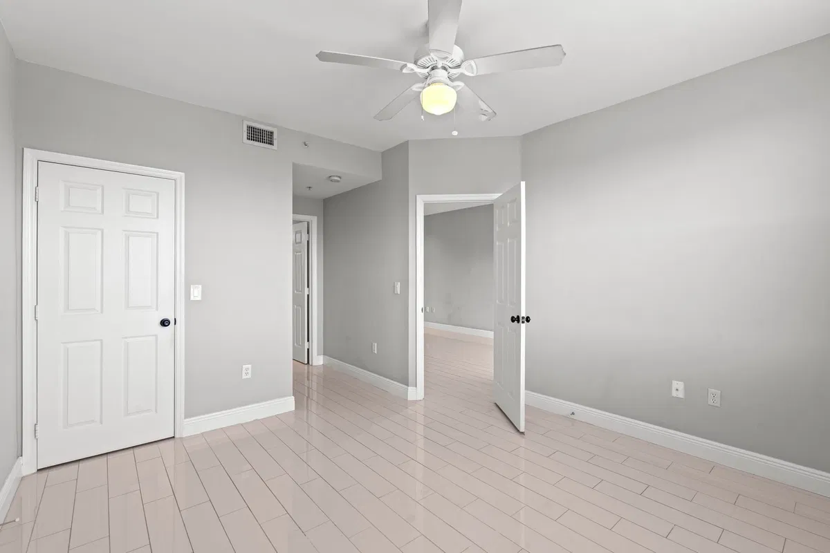 Unit 322 photo 19