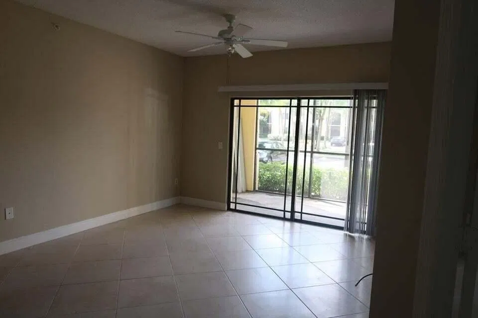 Unit 106 photo 4