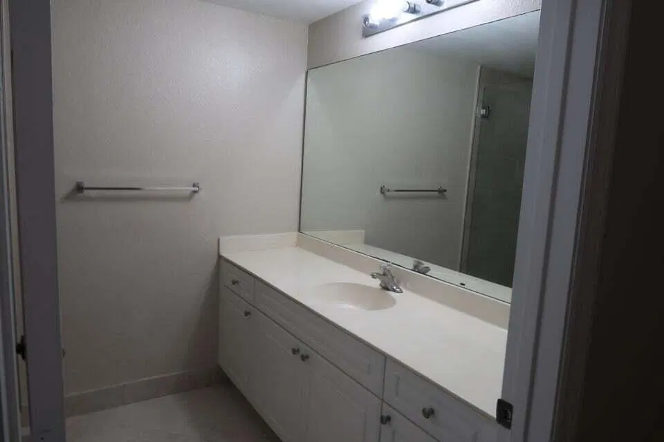 Unit 106 photo 7