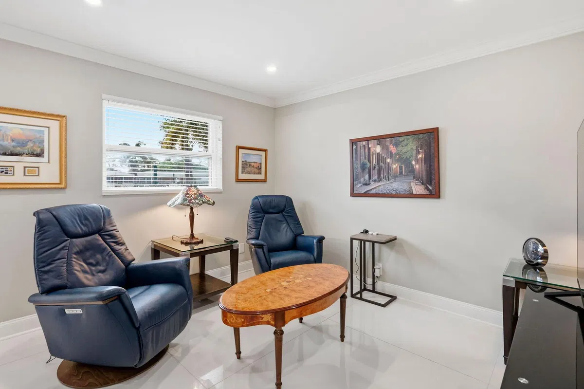 Residence photo 19