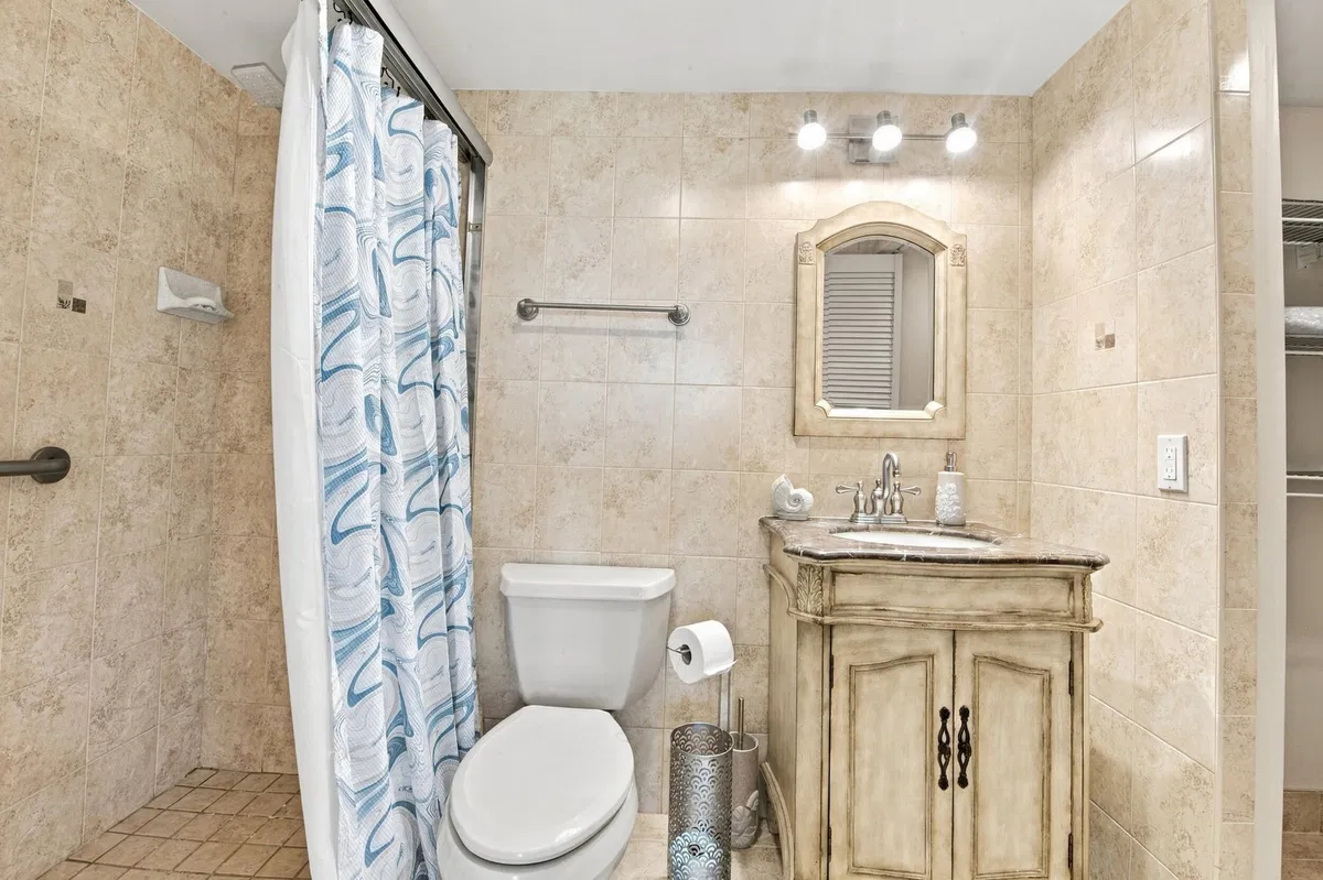 Unit 303 photo 40