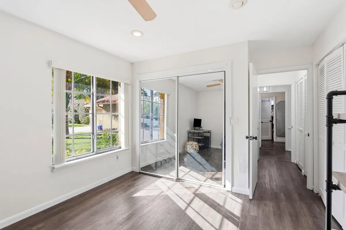 Residence photo 19