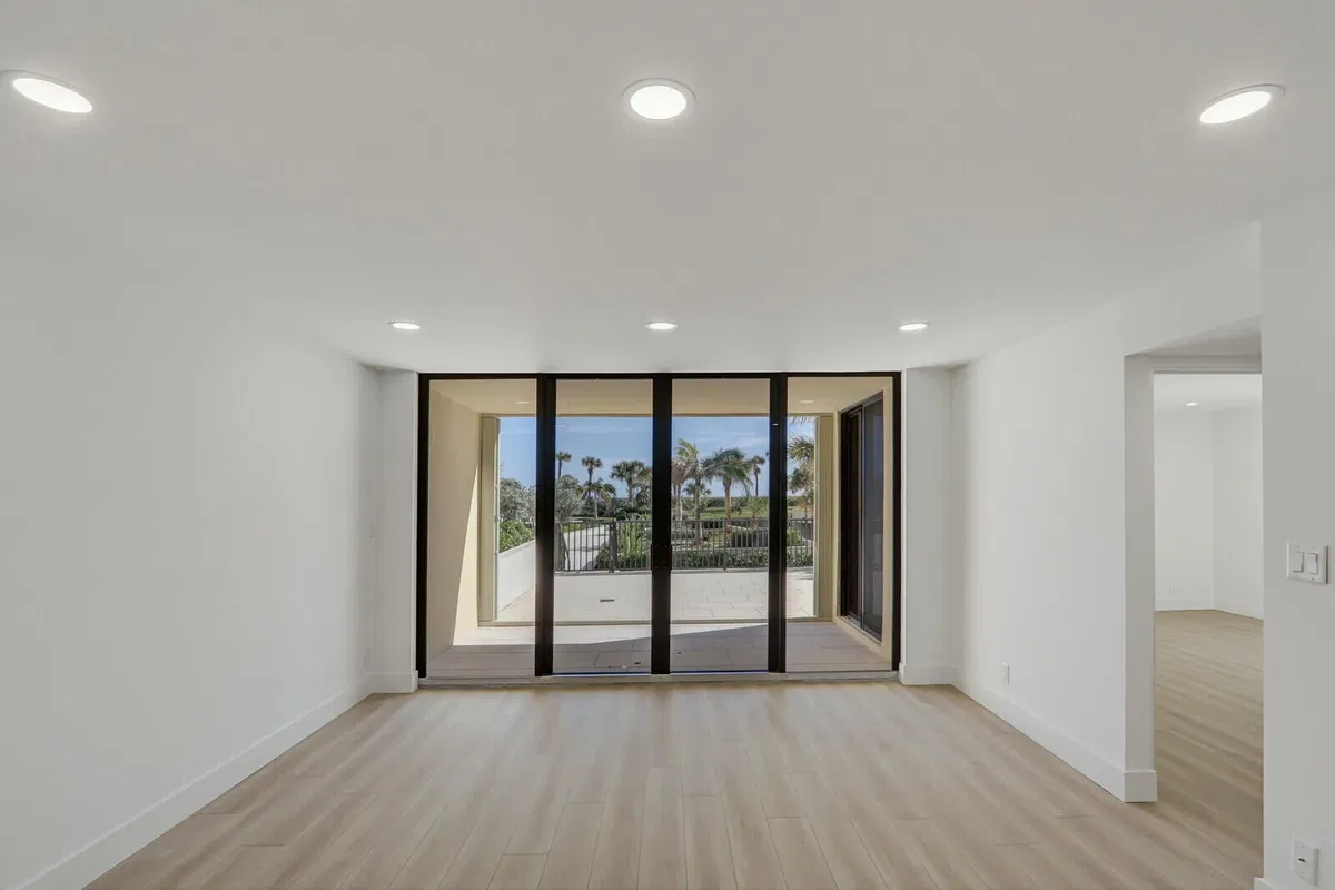 Unit T1 photo 28
