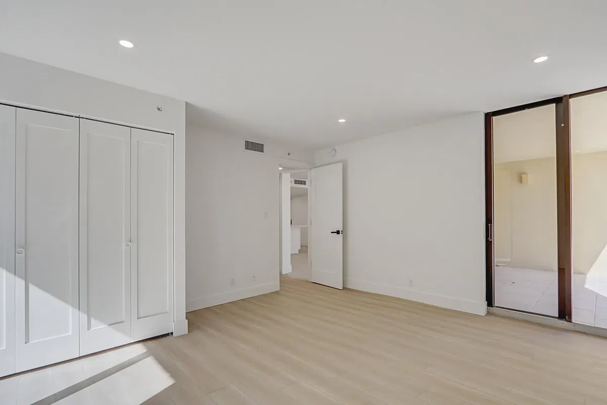 Unit T1 photo 34