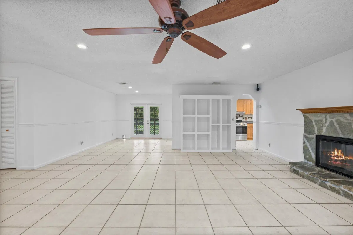  Residence photo 25