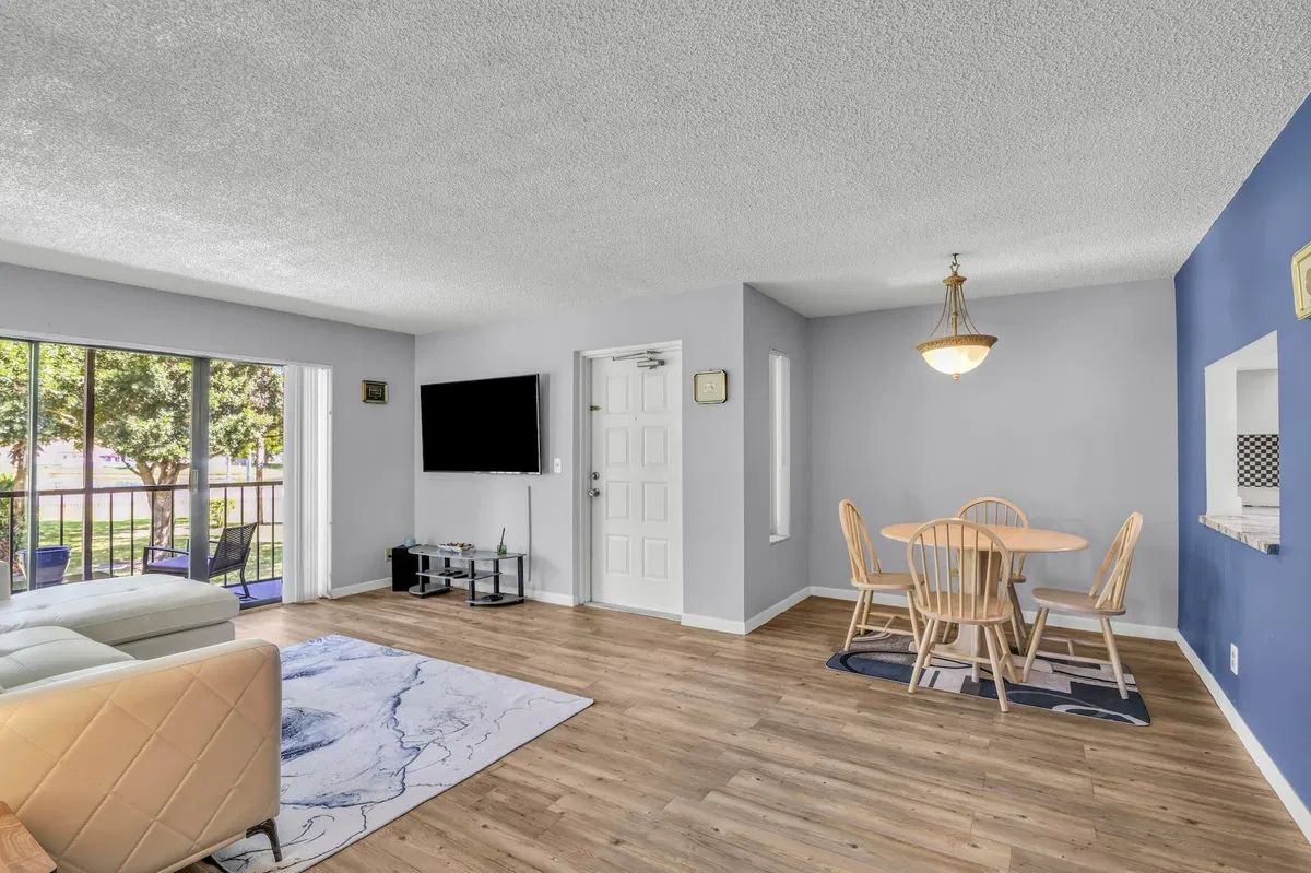 Unit E2 photo 7