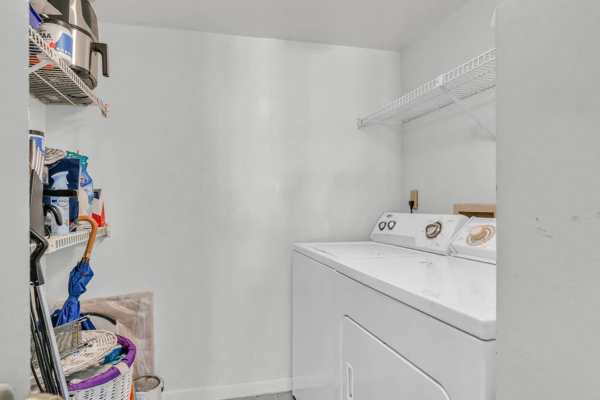 Unit E2 photo 13