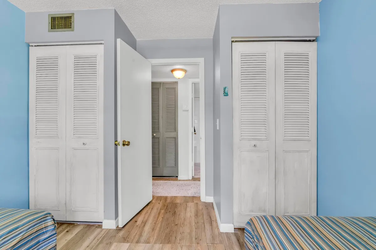 Unit E2 photo 16
