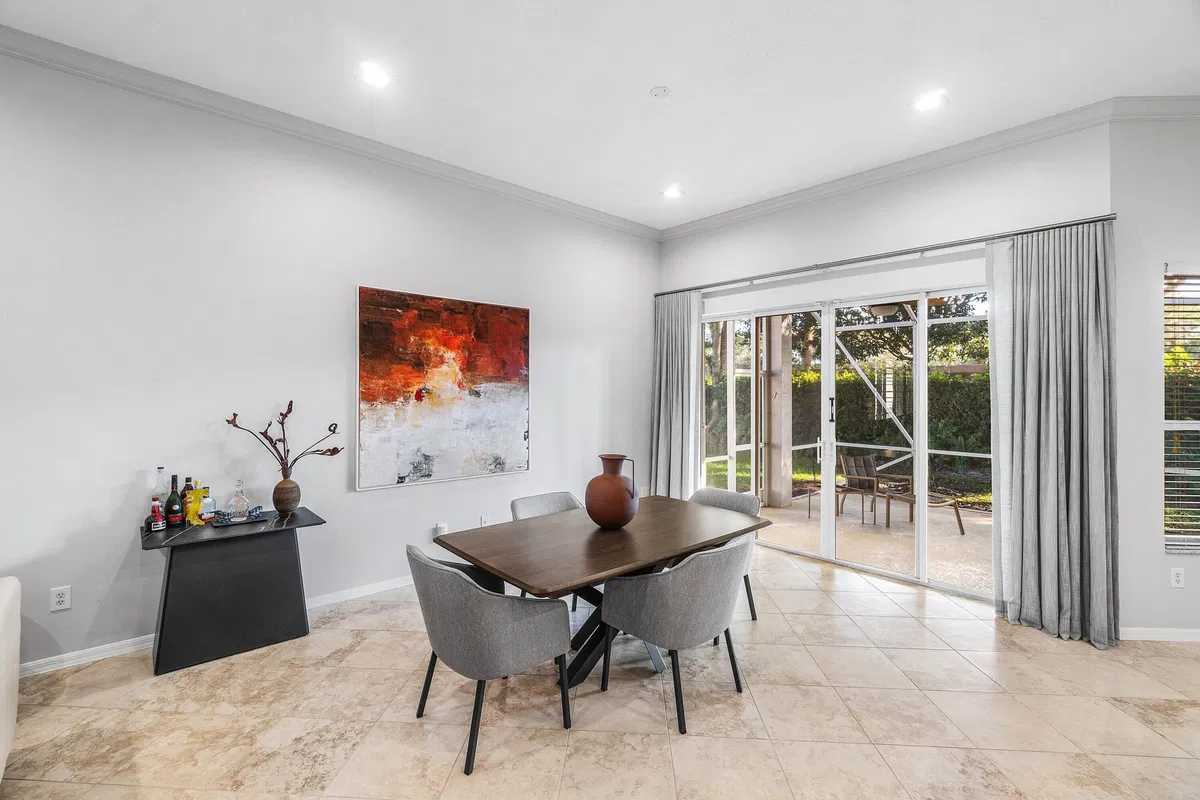 Residence photo 19
