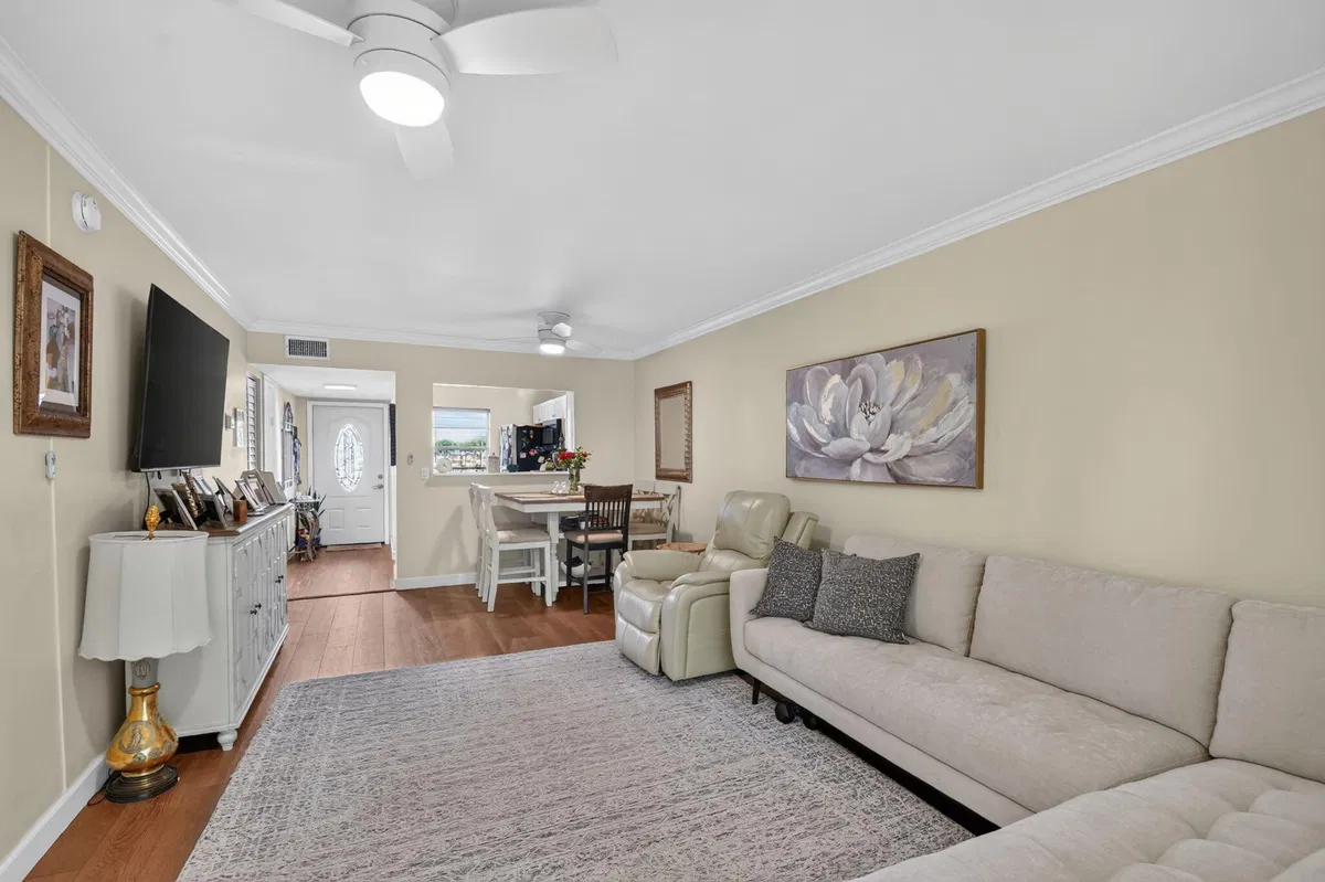 Unit 244 photo 10