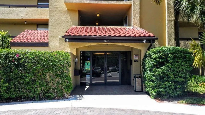Unit 304 photo 13
