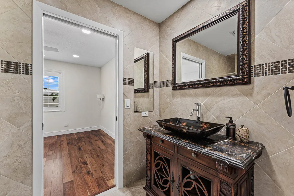  Residence photo 34