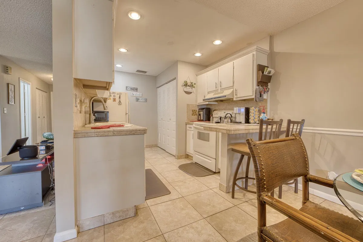  Residence photo 7