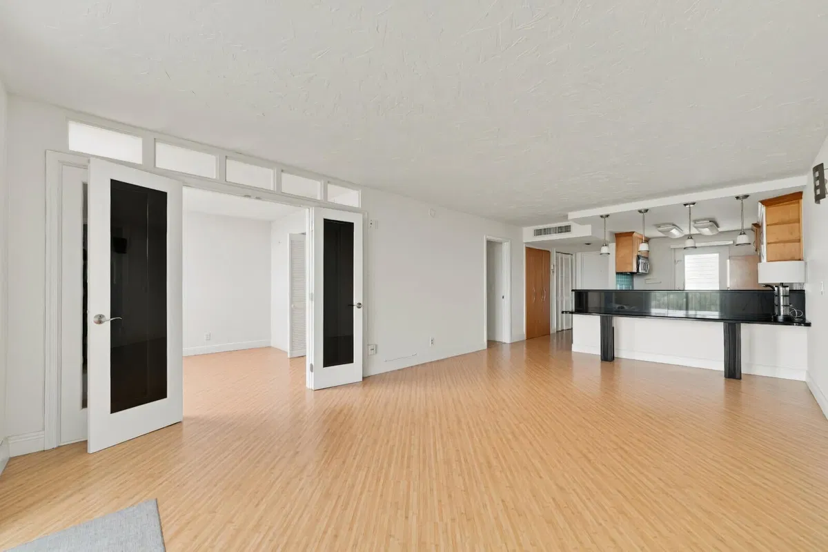 Unit 405 photo 13