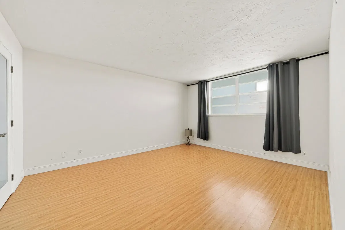 Unit 405 photo 19
