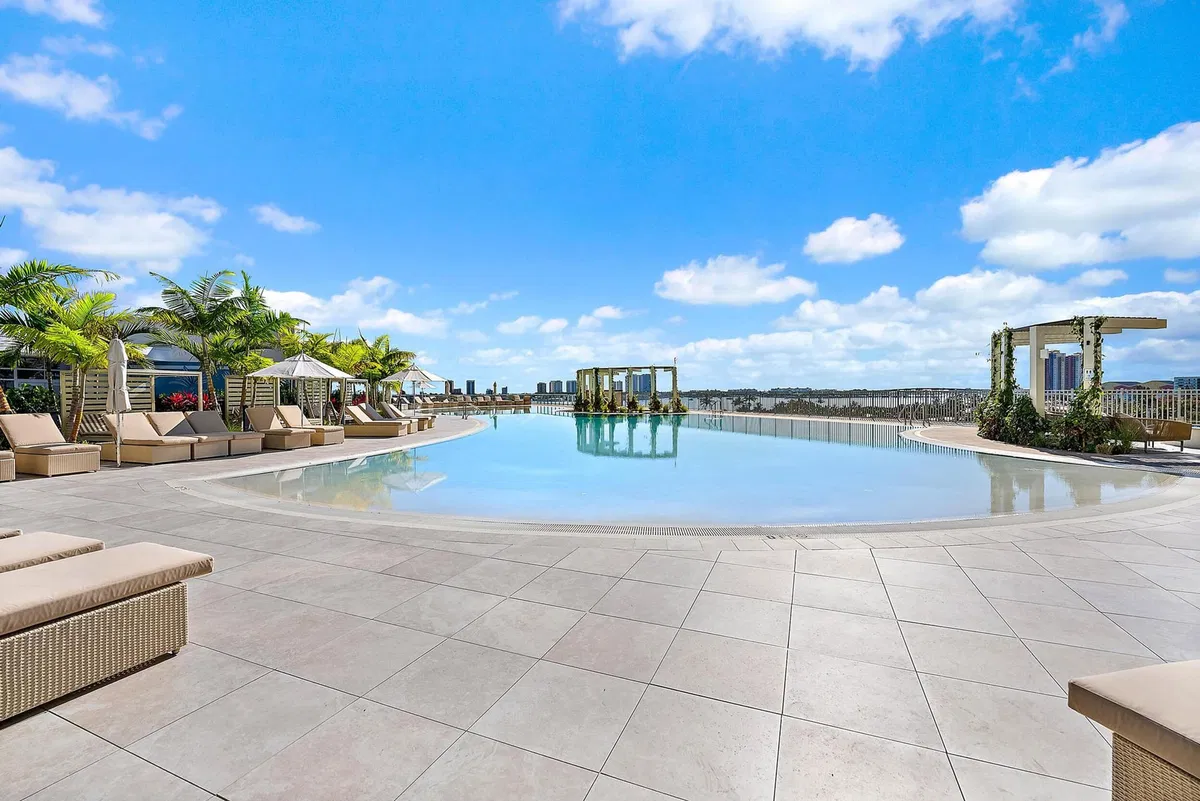Nautilus 220 Unit 621 photo 22