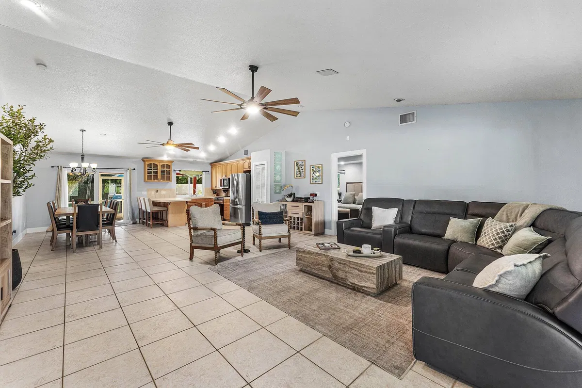  Residence photo 7