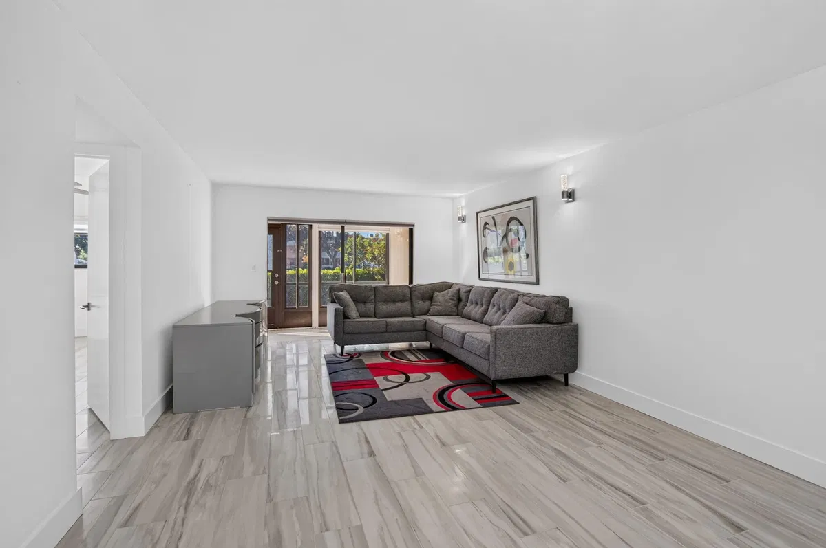 Unit 163 photo 13