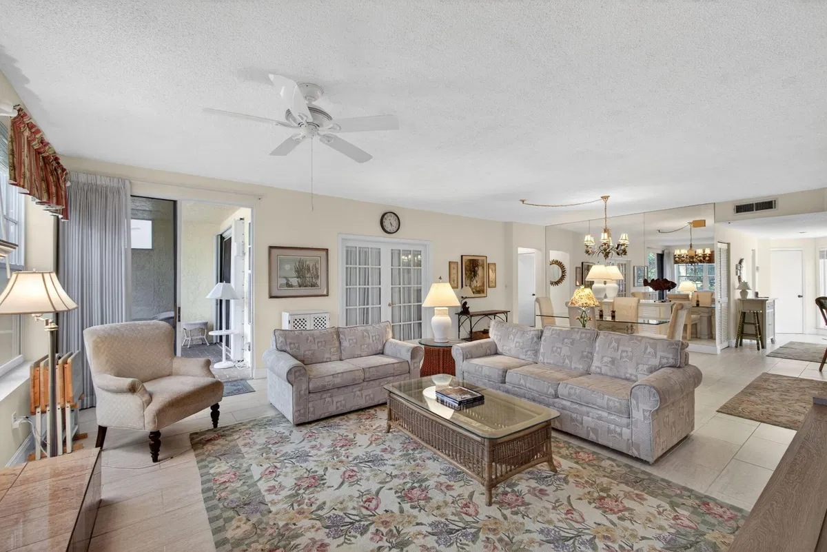 Residence photo 19
