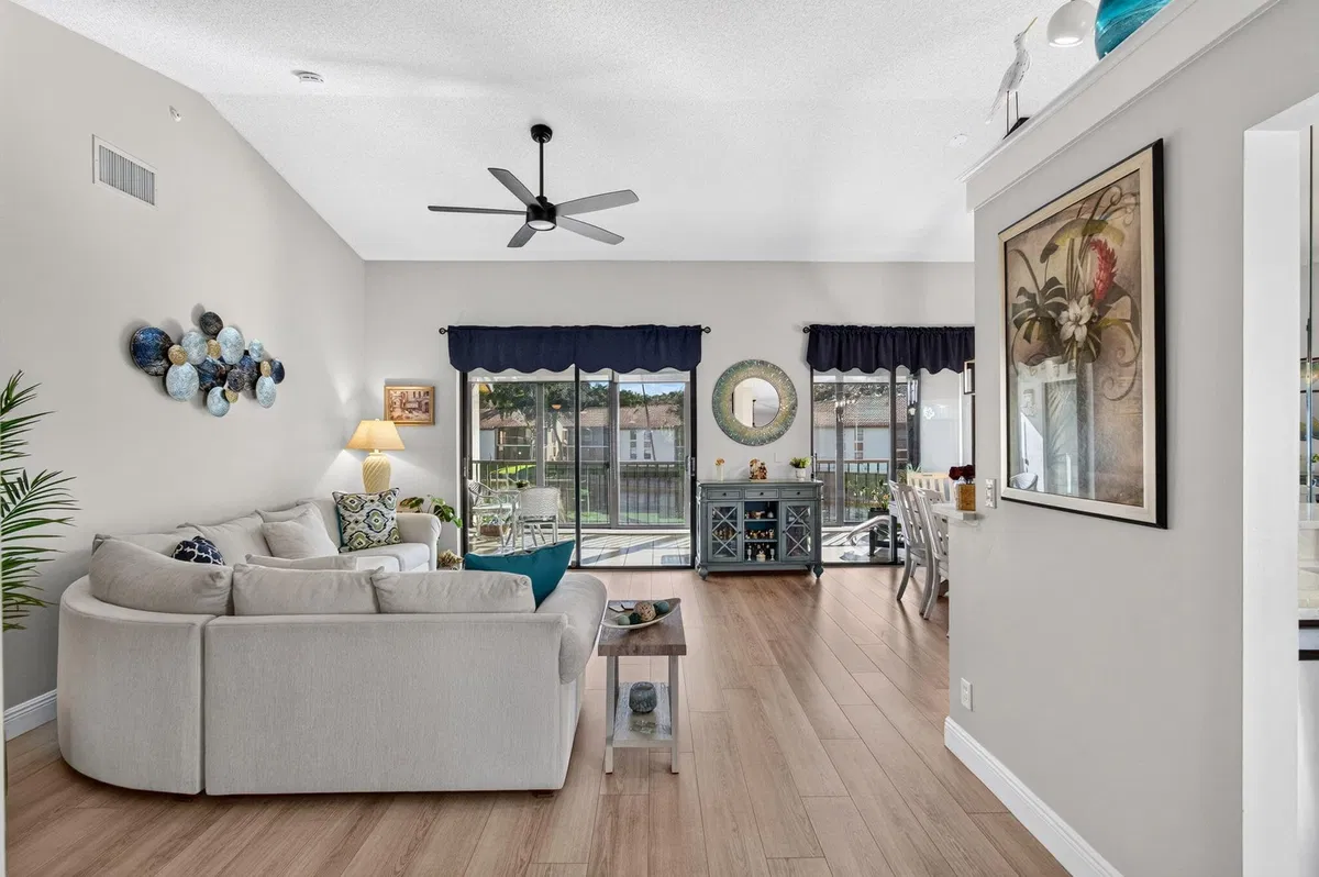 Unit 202 photo 7